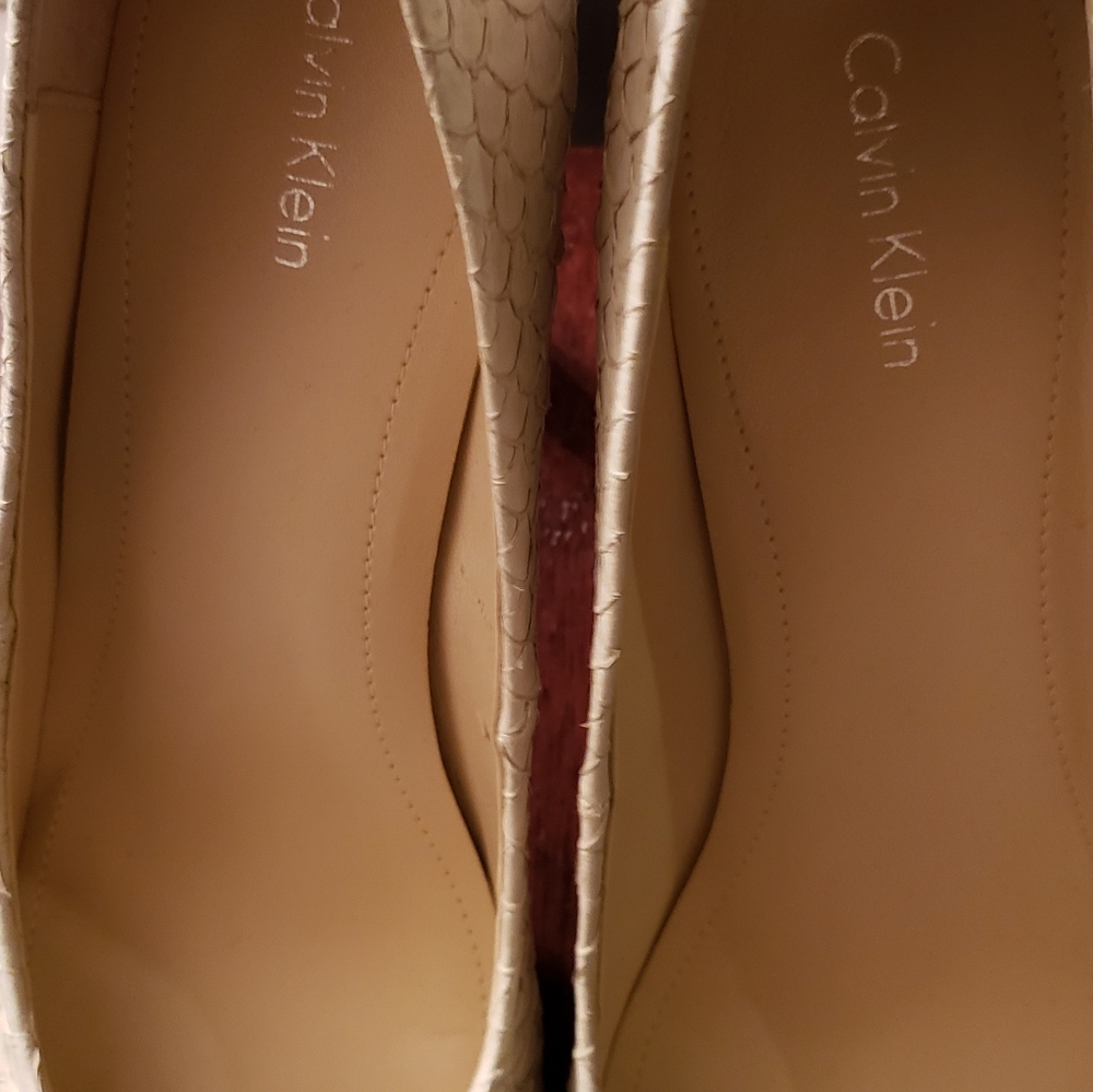 Shoes - Picture 3 of 7